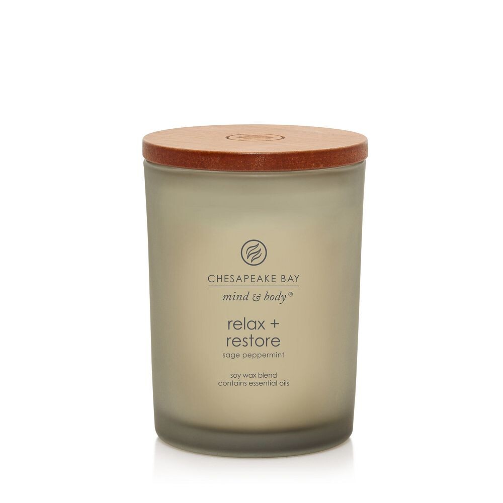 

Свеча Chesapeake Bay Relax + Restore с шалфеем и перечной мятой в банке с одним фитилем Chesapeake Bay Candle, цвет Light Gray