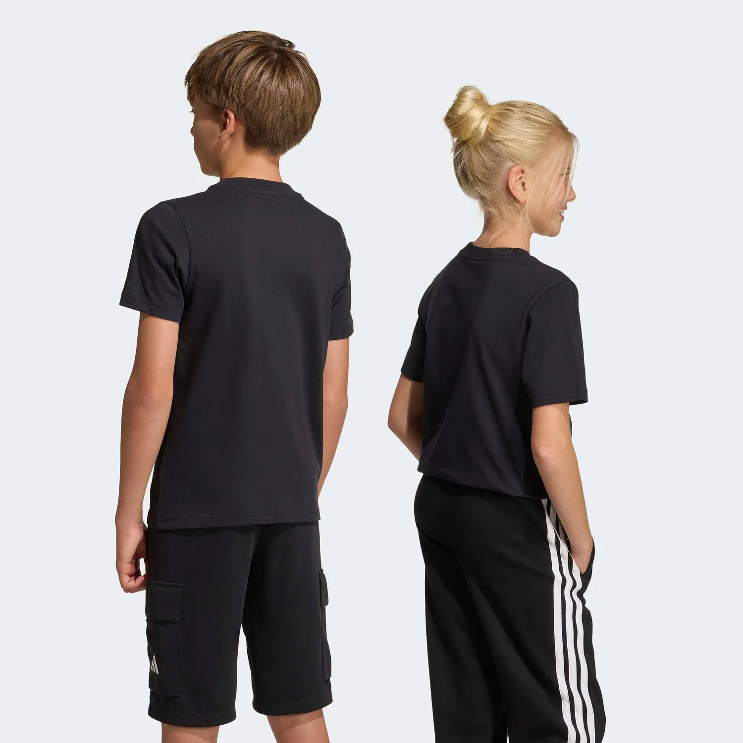 Спортивная футболка Adidas Sportswear Performance черного цвета