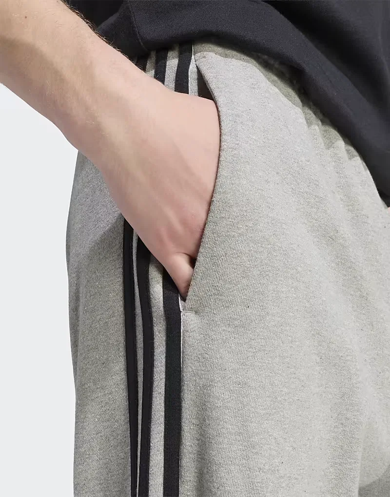 Брюки Adidas Performance Essentials с тремя полосками, из французской махровой ткани, зауженные, с манжетами, средне-серый меланж/белый — фото 3