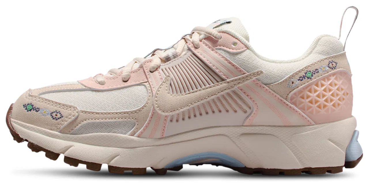 Детские кроссовки для мальчиков с амортизацией Zoom Air Nike Vomero 5, Soft Pearl/Washed Coral — фото 2