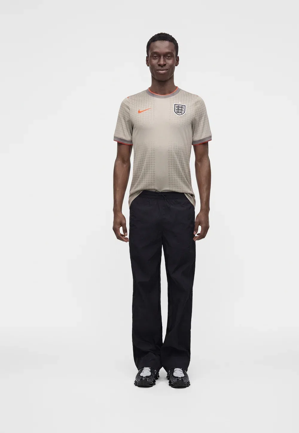 Предматчевая футбольная майка академии сборной Англии Nike Performance, Pewter Grey/Bright Crimson — фото 2