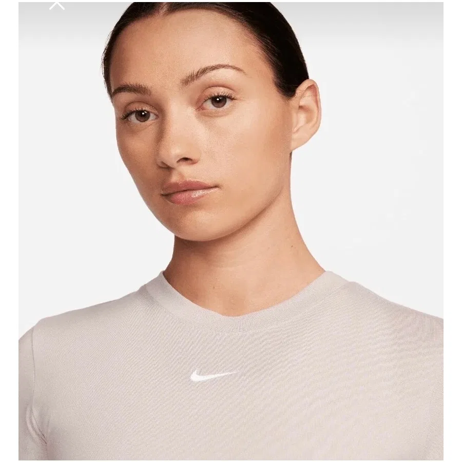 Женская футболка с коротким рукавом Nike Sportswear Essential Slim Cropped, Розовый — фото 4