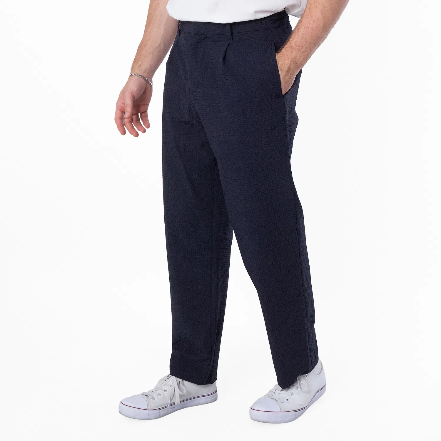 Брюки чинос с защипами Seersucker Pleated-Waist Chinos Pants Emporio Armani, Blu Navy
