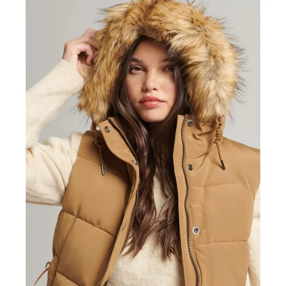 Женская безрукавка с капюшоном из искусственного меха Superdry Everest, Braun — фото 4
