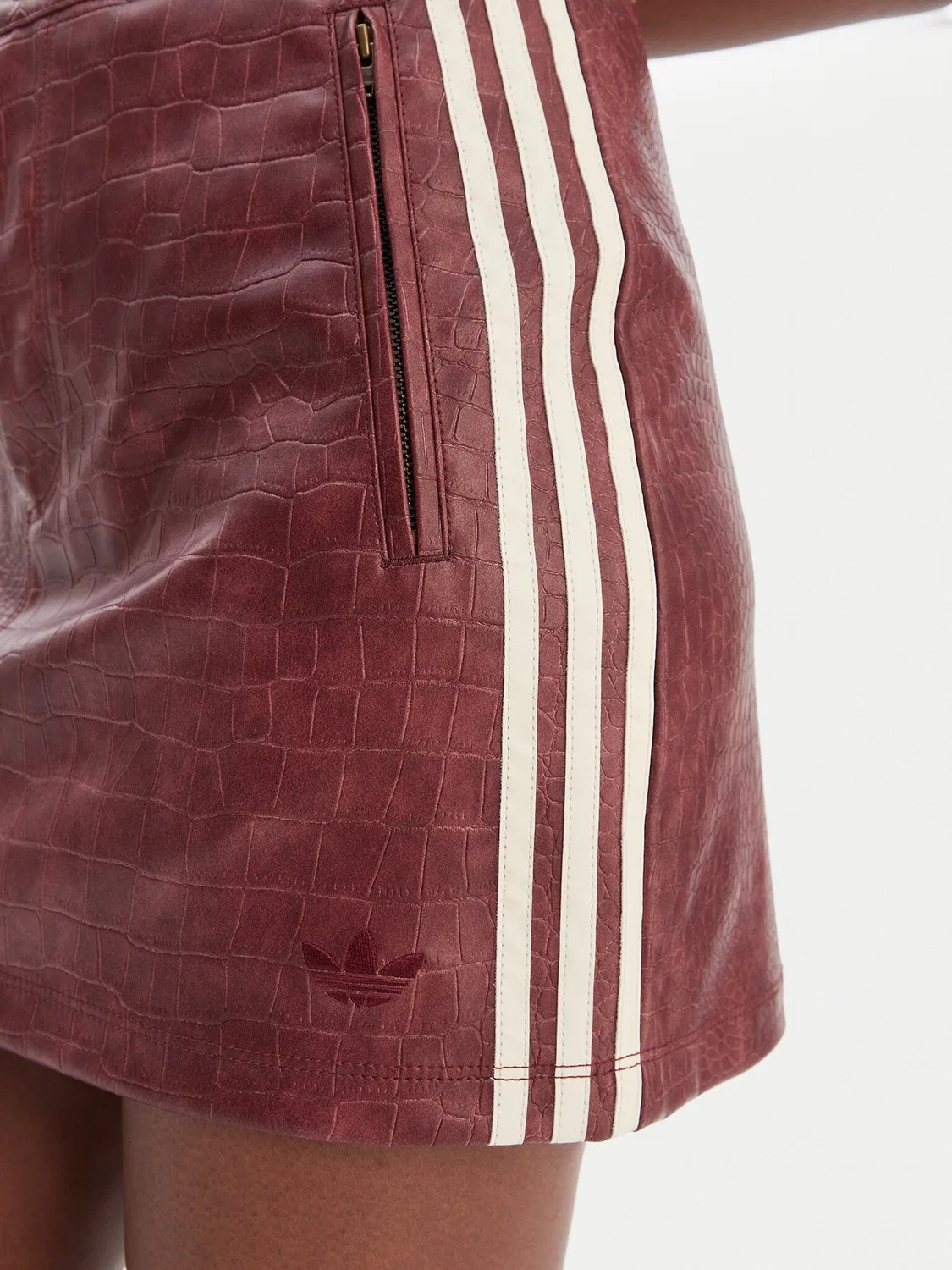 Женская юбка из искусственной кожи стандартного кроя Pleather Adidas, темно-красный — фото 4