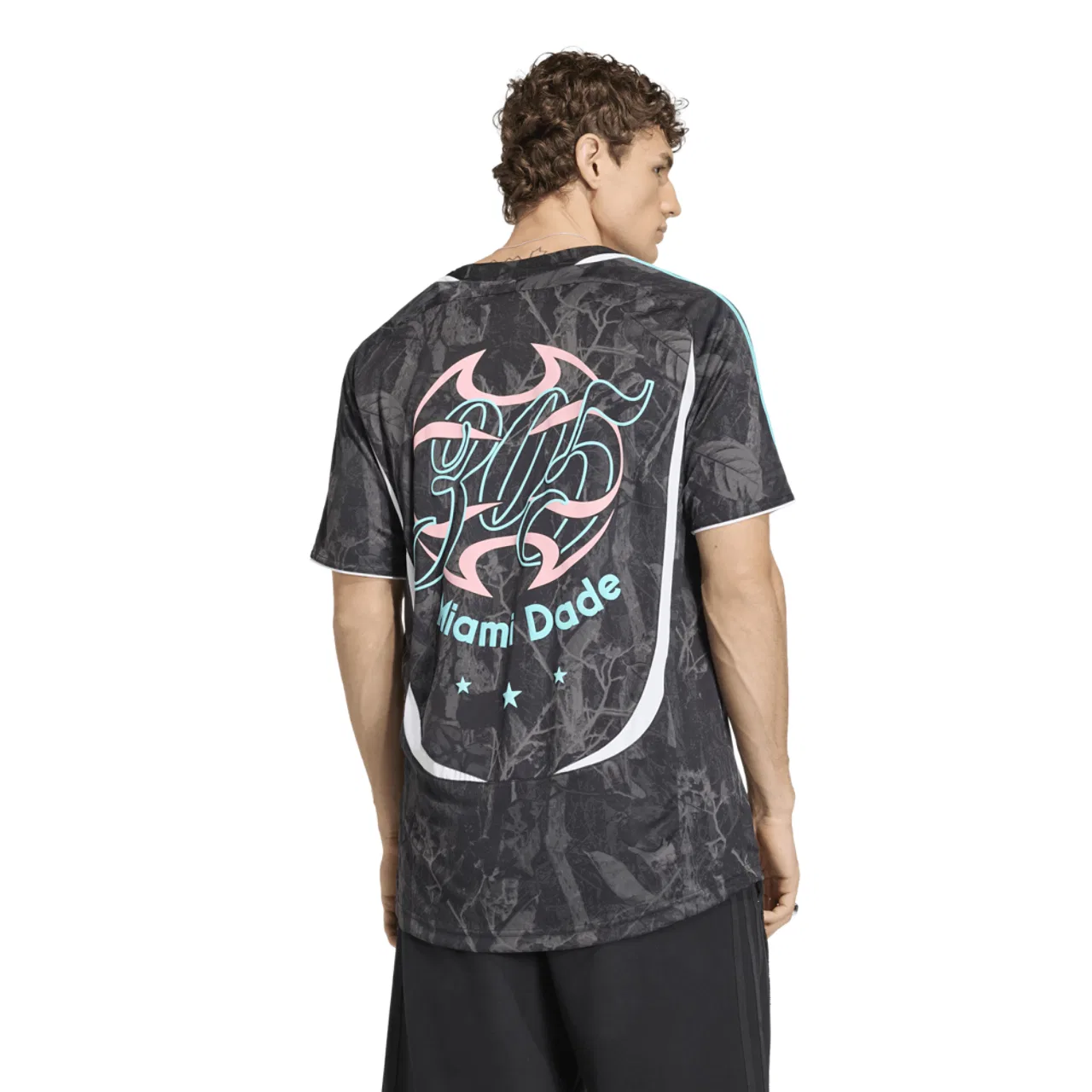 Мужская футболка Host City Graphic Jersey Adidas, цвет Black/Pulse Aqua — фото 2