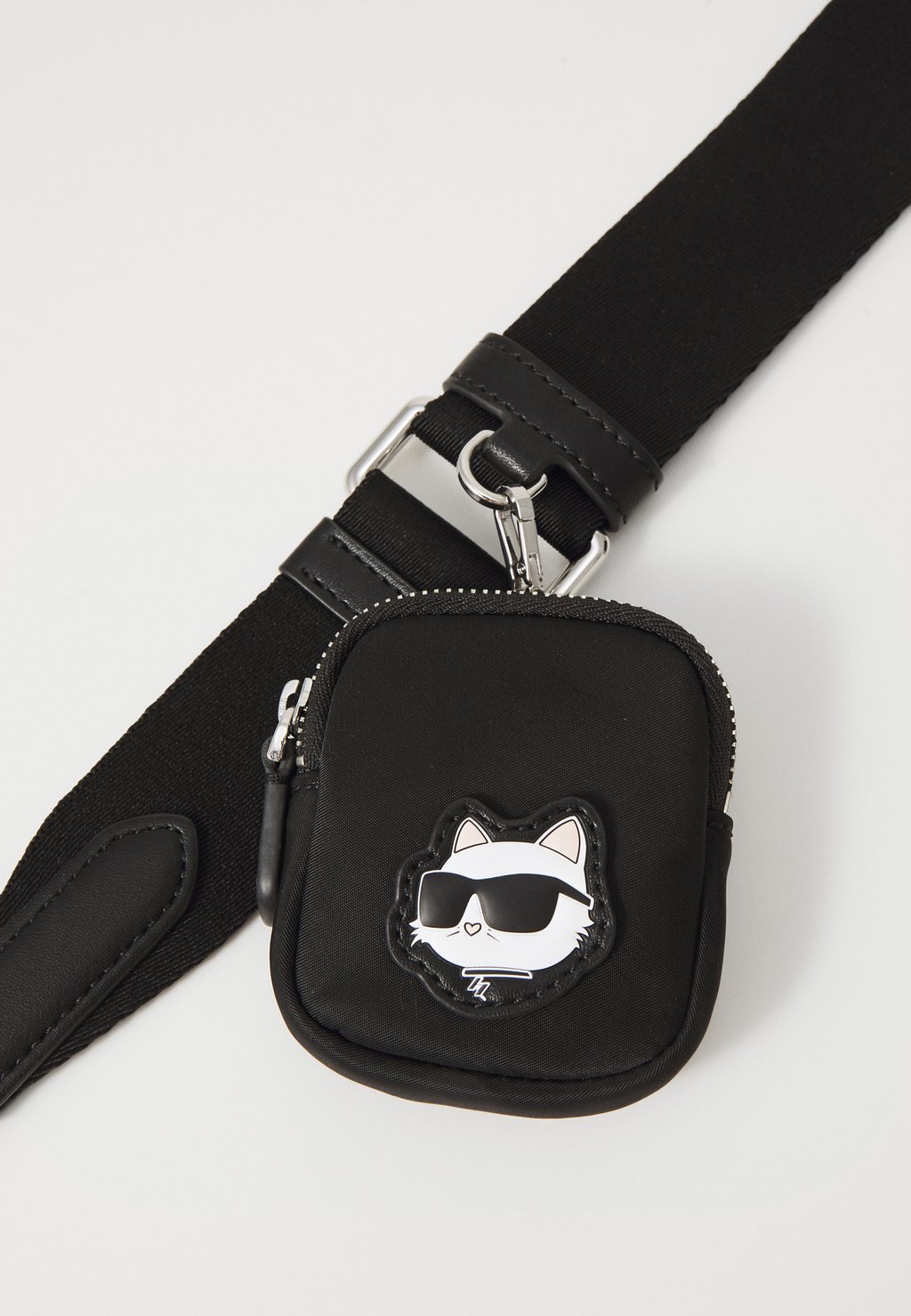 

Сумка IKON SQUARE TOTE KARL LAGERFELD, черный