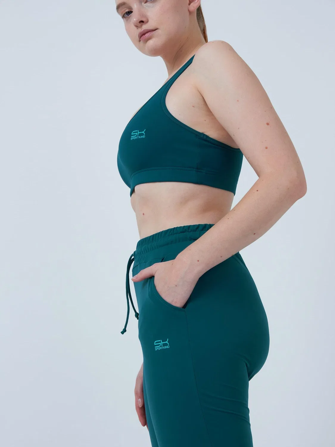 Спортивные брюки Sportkind Regular Workout Pants Jogging Pants в цвете Бетон — фото 3