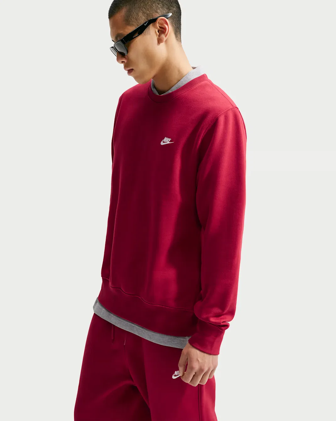 Мужская флисовая футболка с круглым вырезом Nike Club, Tough Red/White — фото 3