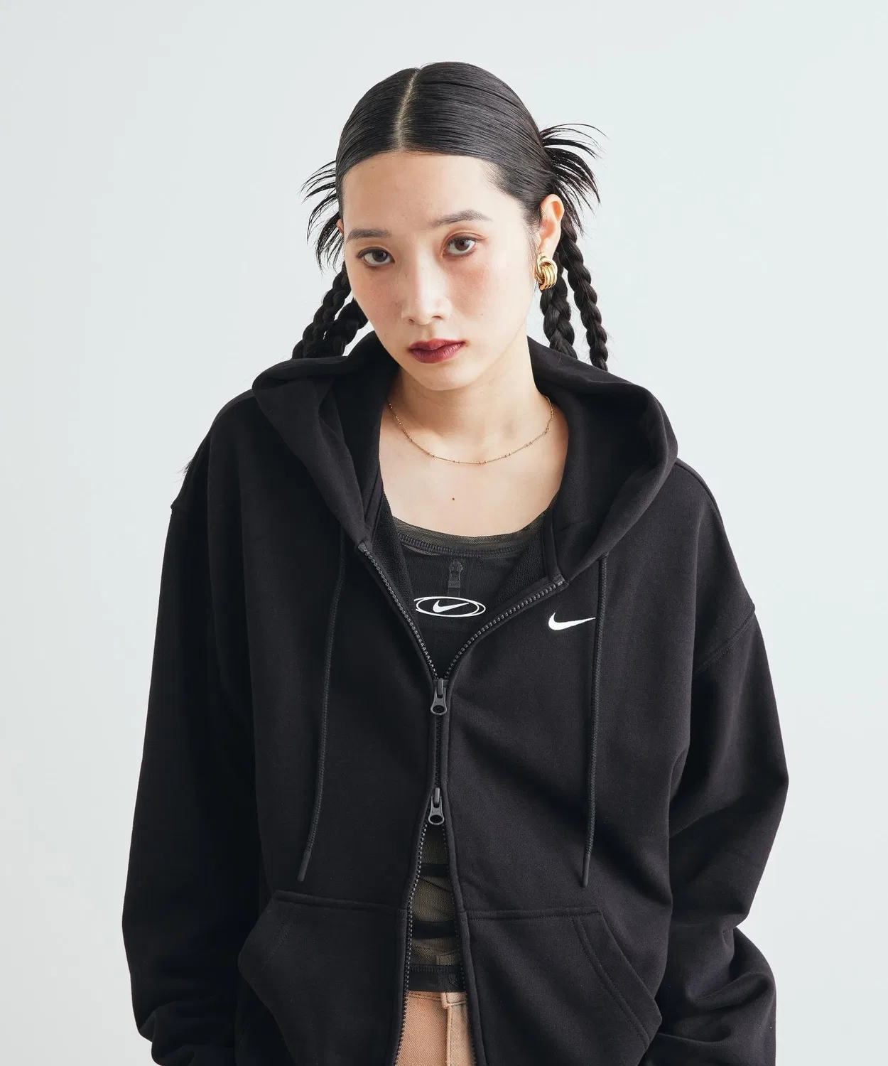 Женский оверсайз худи с длинным рукавом модель Studio Fleece Lightweight NIKE, Black — фото 4