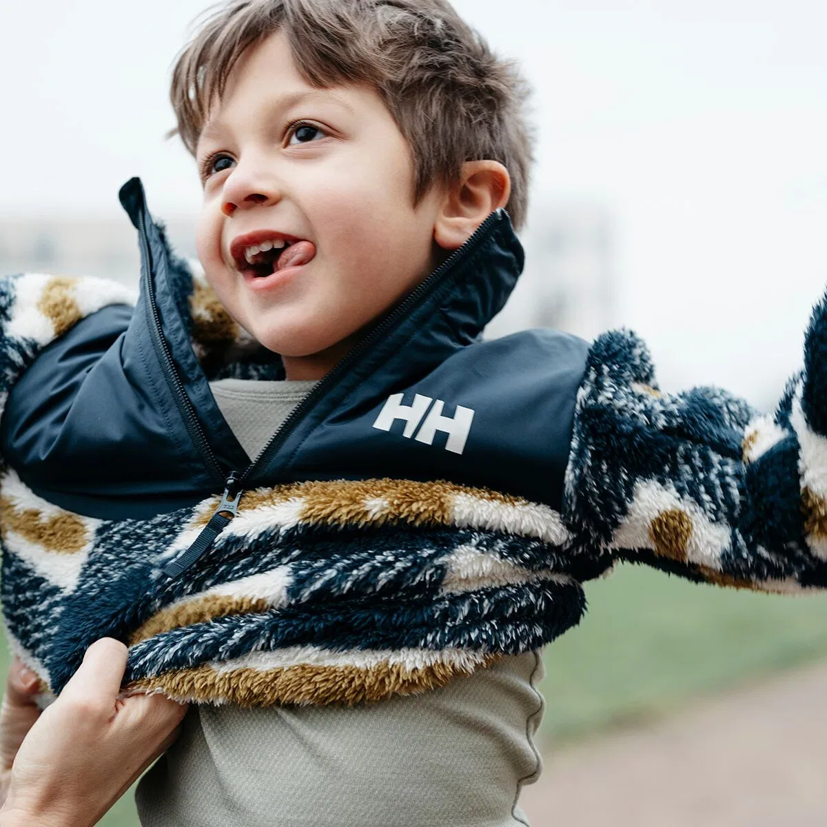 Детская флисовая куртка с водоотталкивающей пропиткой Champ 1/2-zip midlayer Helly Hansen, Navy Aop — фото 2