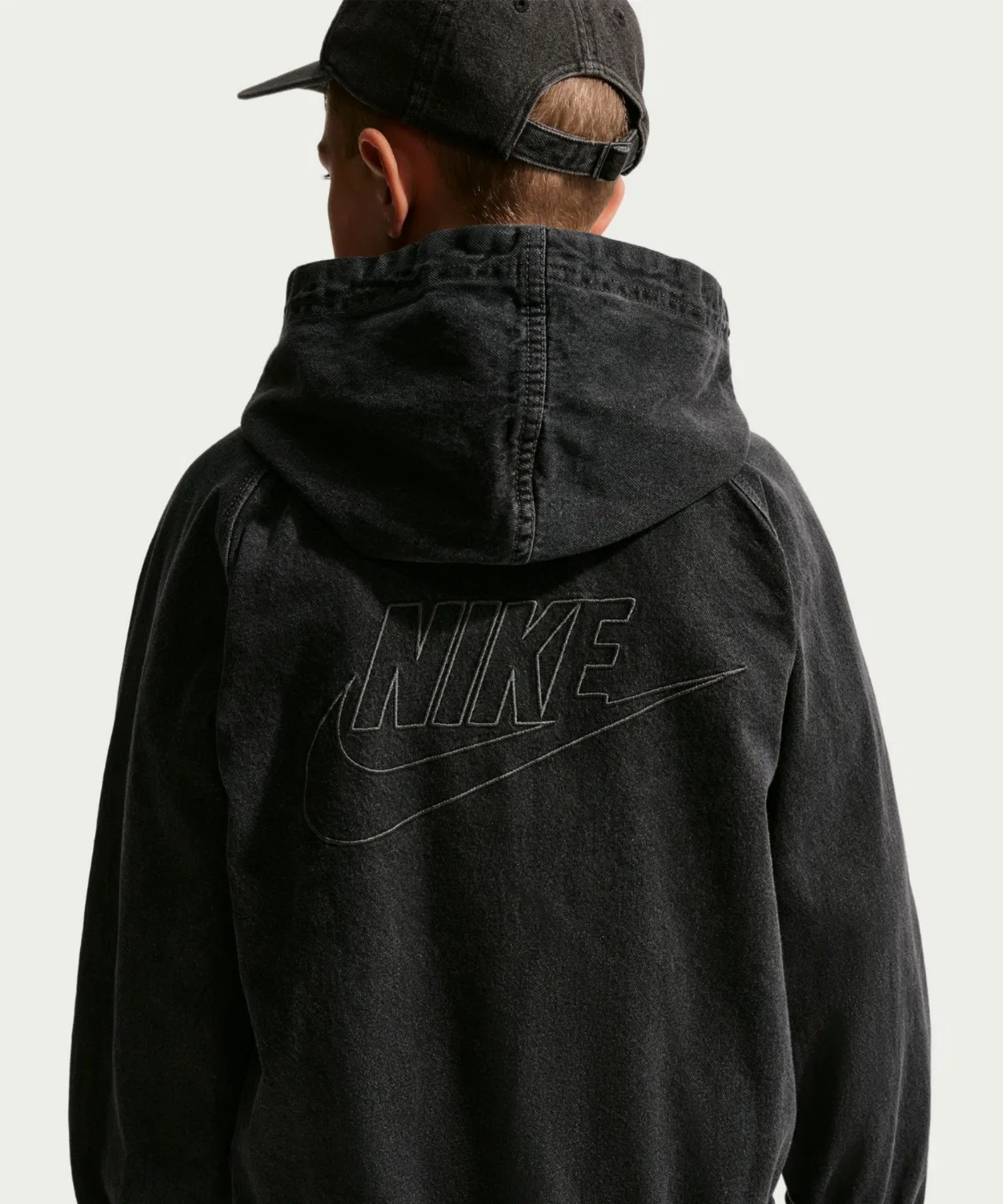 Детская джинсовая куртка с капюшоном на молнии Nike Sportswear Collection, Black — фото 3