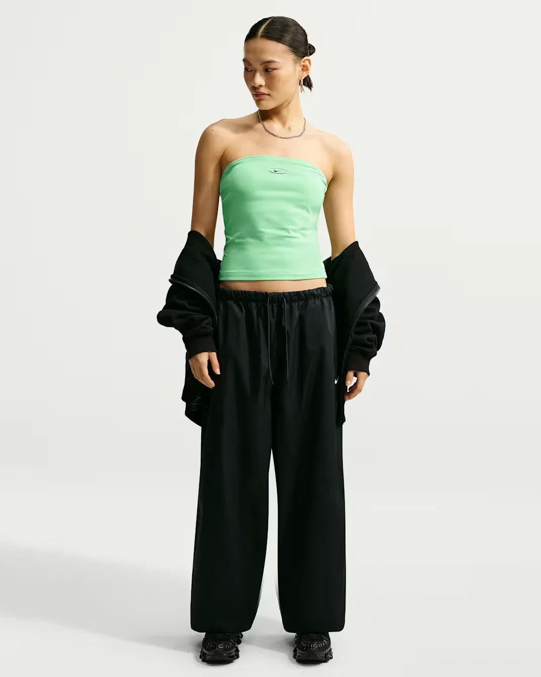 Женский обтягивающий топ-бандо Nike Sportswear, Illusion Green/Metallic Silver — фото 4