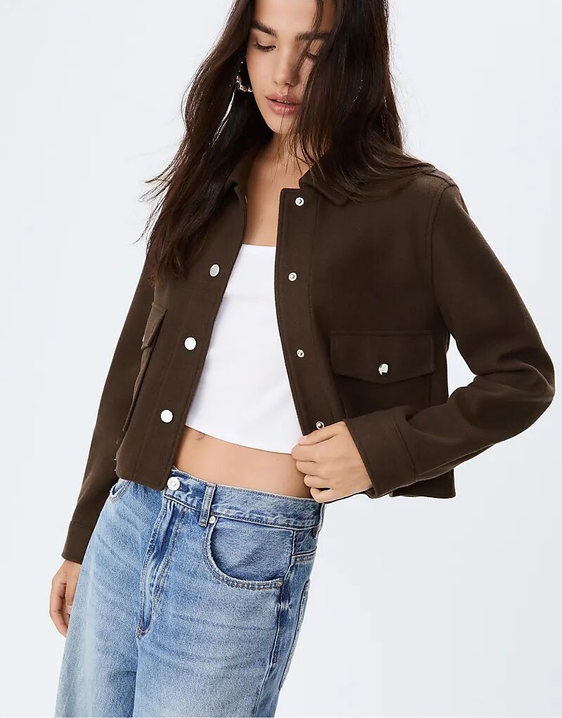 

Короткая куртка Stradivarius Soft коричневого цвета