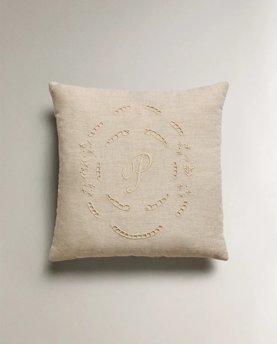 

Детская вышитая начальная подушечка Zara Home, Letter P