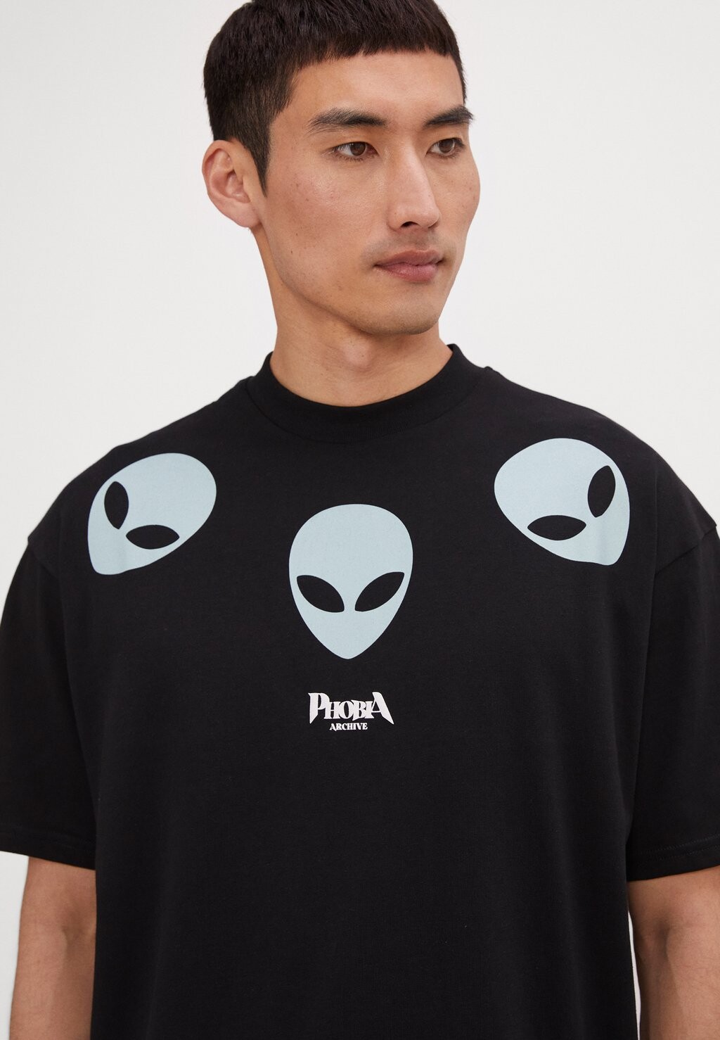 

Футболка с принтом Glow In The Dark Triple Alien And Puffy Logo PHOBIA ARCHIVE, черная