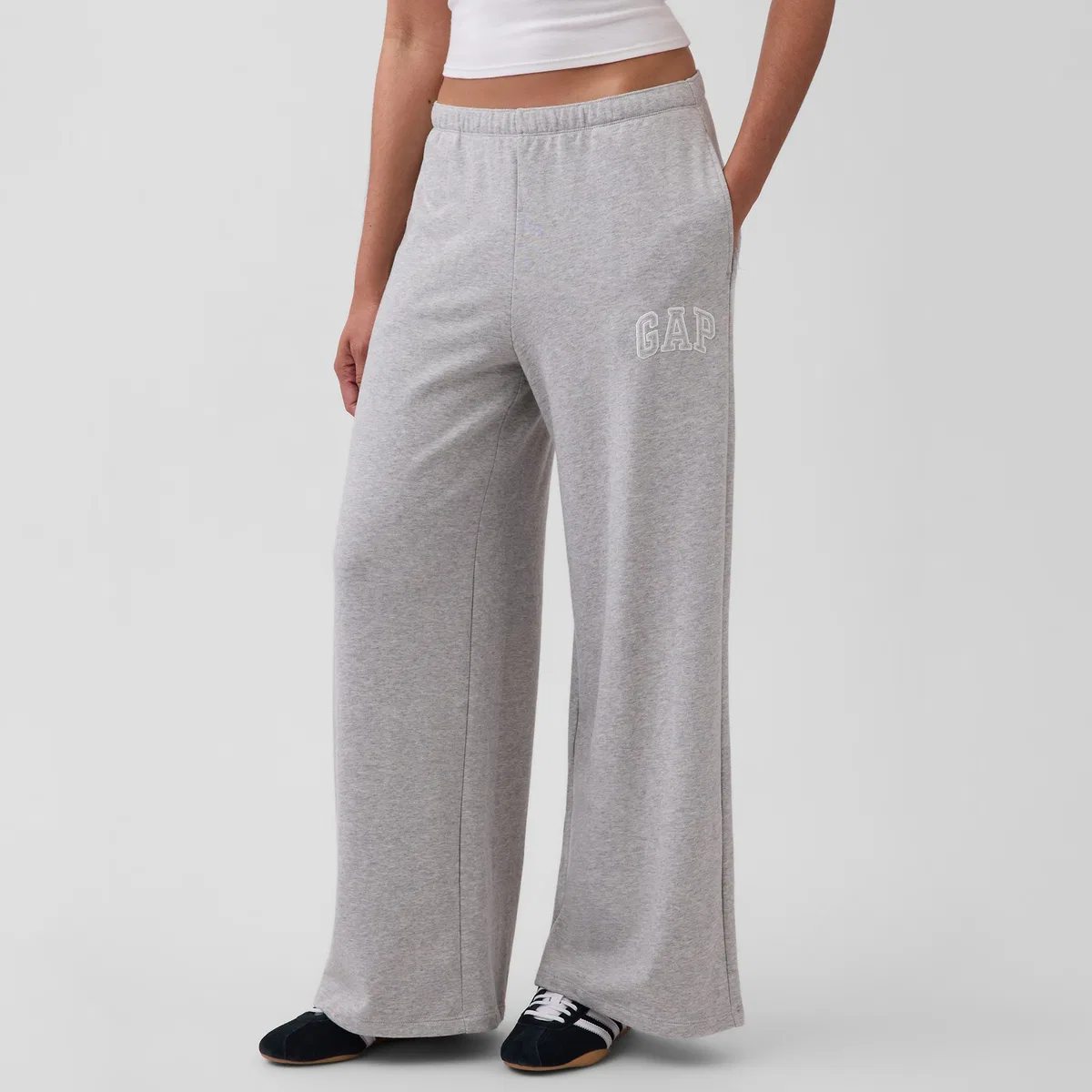Женские брюки свободного кроя с широкой штаниной GAP, Gray White — фото 4