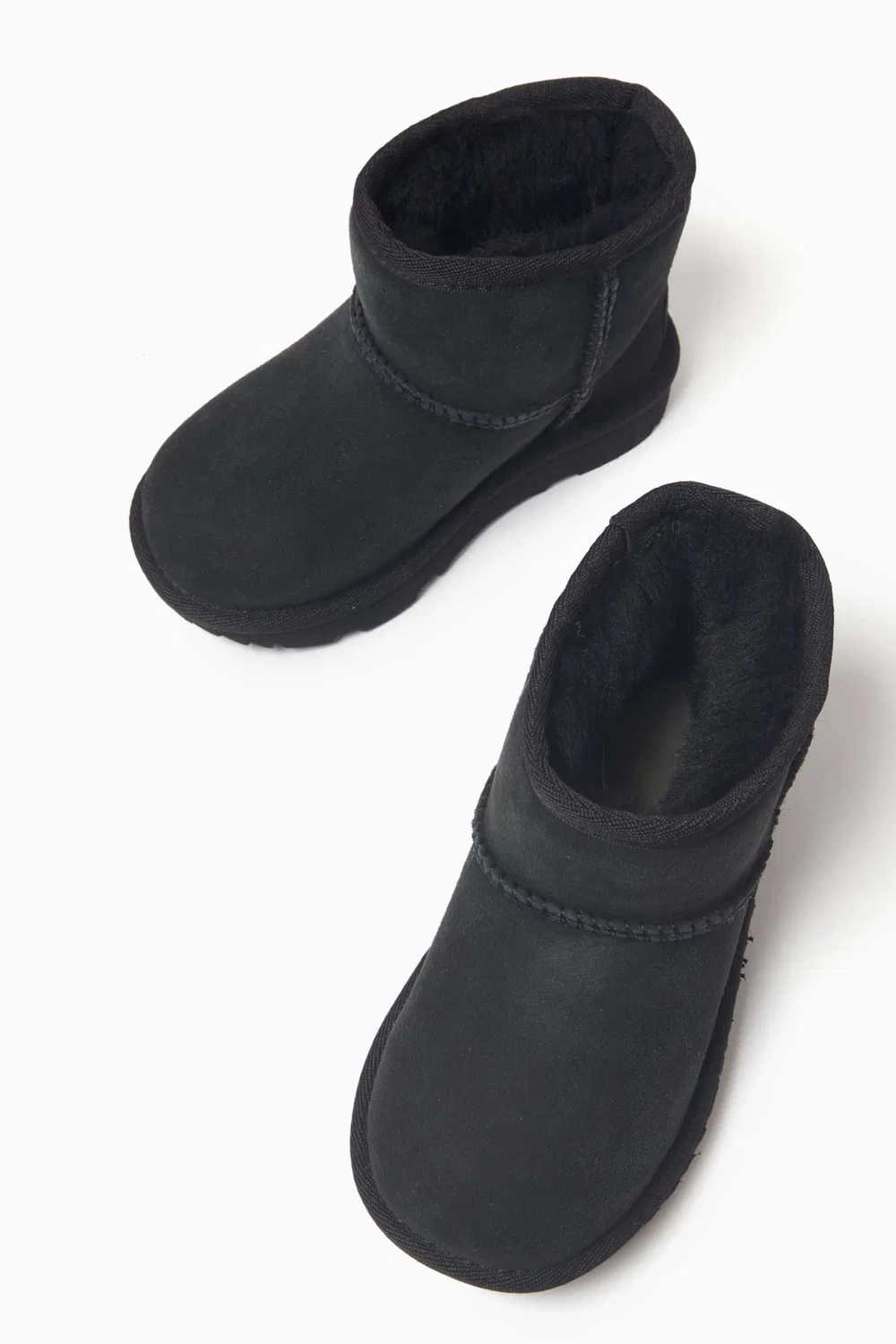 Ботинки мини из овчины Classic II UGG, черный — фото 4