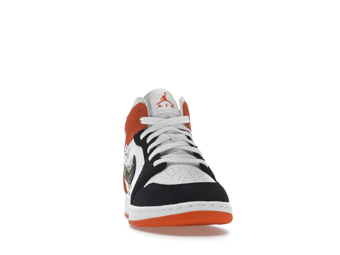 Детские кроссовки с цветочным принтом Jordan 1 Mid SE Basketball Blossom Jordan, White/Black/Starfish/Vivid Green/Lavender Mist/Altitude Green — фото 2