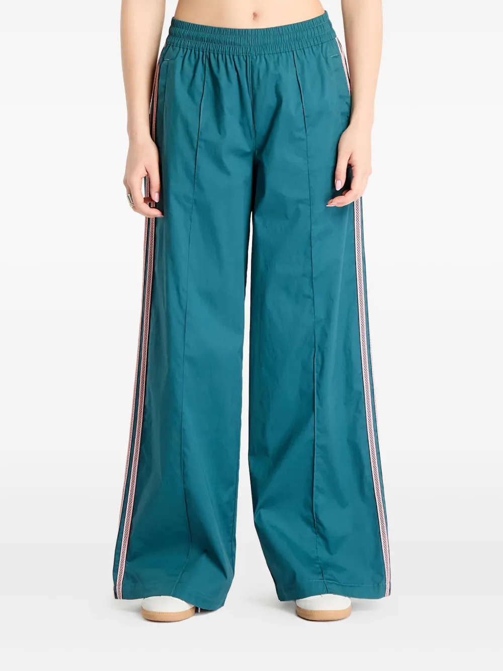 

Брюки в полоску Adidas, зеленый