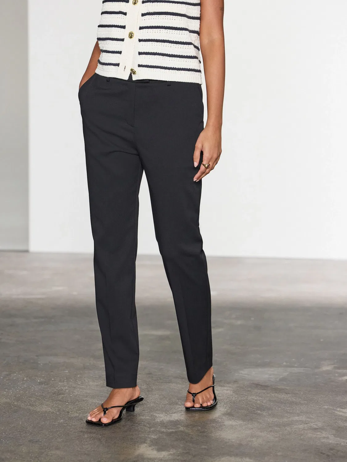 Брюки зауженные, текстурированная ткань, Black Slim Tailored Next, черный — фото 3