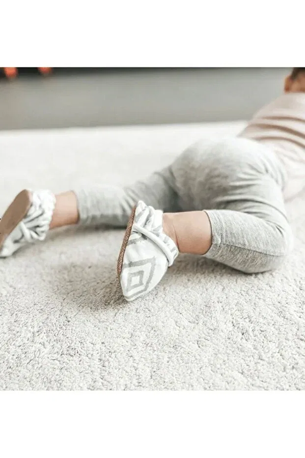 Детские пинетки для новорожденных органические Emma&Noah organic first step booties Mohawk, White Rectangle — фото 4