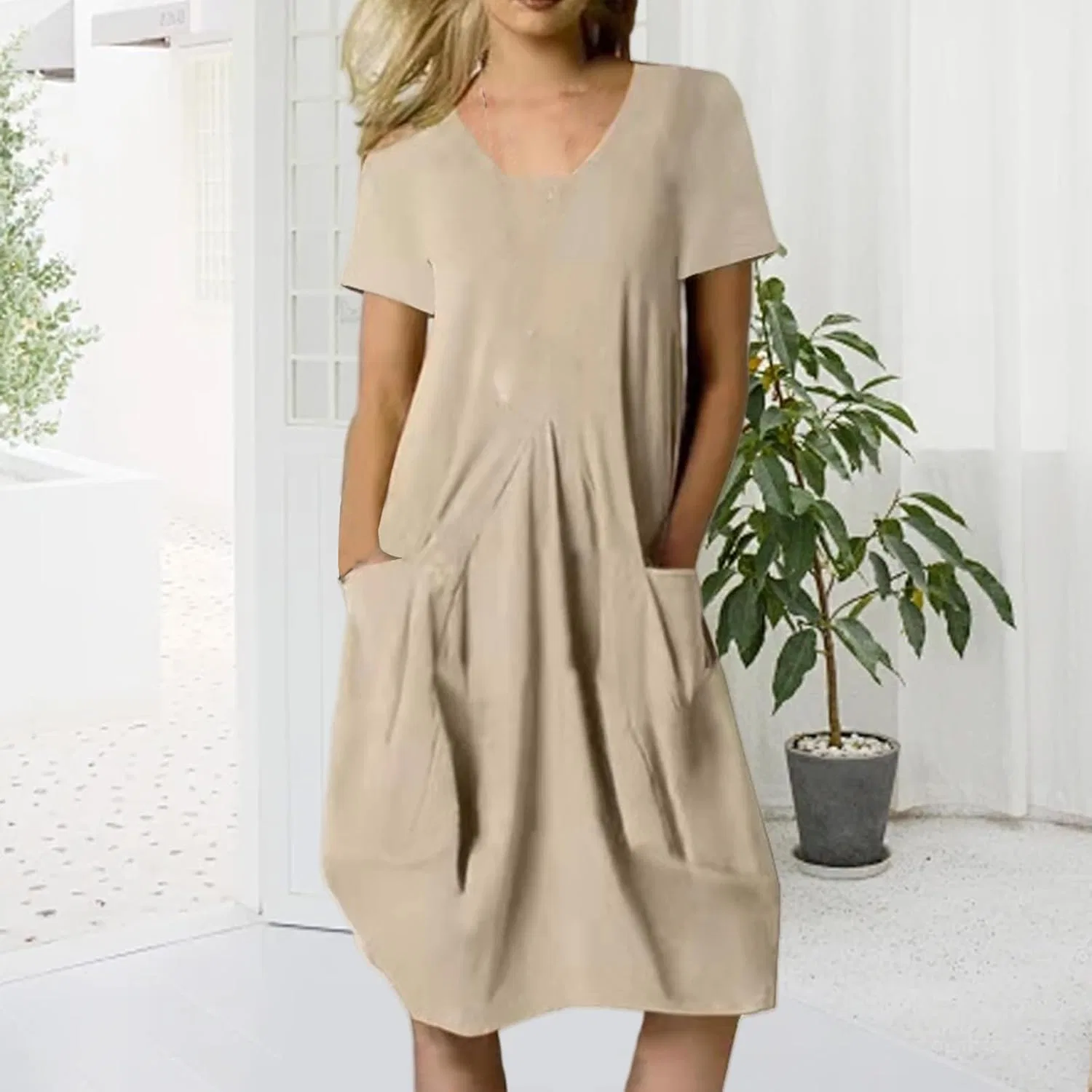 Женское короткое платье-футболка миди свободного кроя с карманами, Beige — фото 2