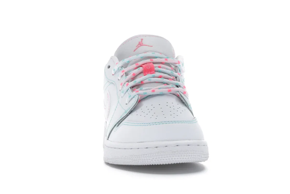 Детские кроссовки Lifestyle с цветными акцентами Jordan 1 Low, White/White-Aurora Green-Soar — фото 2