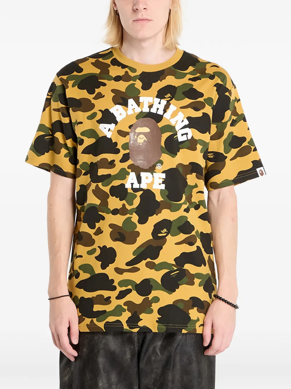 

Футболка с камуфляжным принтом A Bathing Ape, желтый