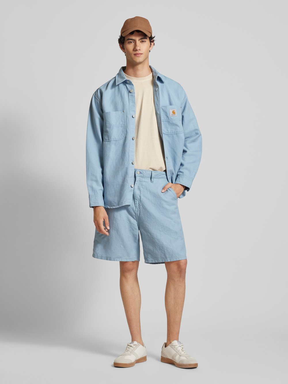 

Бермуды с карманами модель 'WALTER' Carhartt Work In Progress, светло-голубой