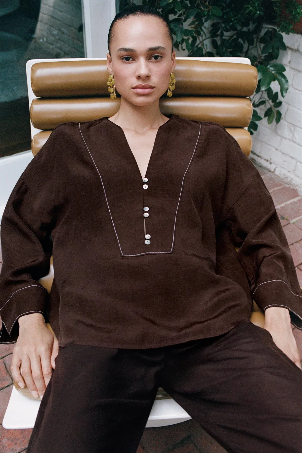 Рубашка из смесовой льняной ткани с контрастной строчкой. ZARA, Brown — фото 2