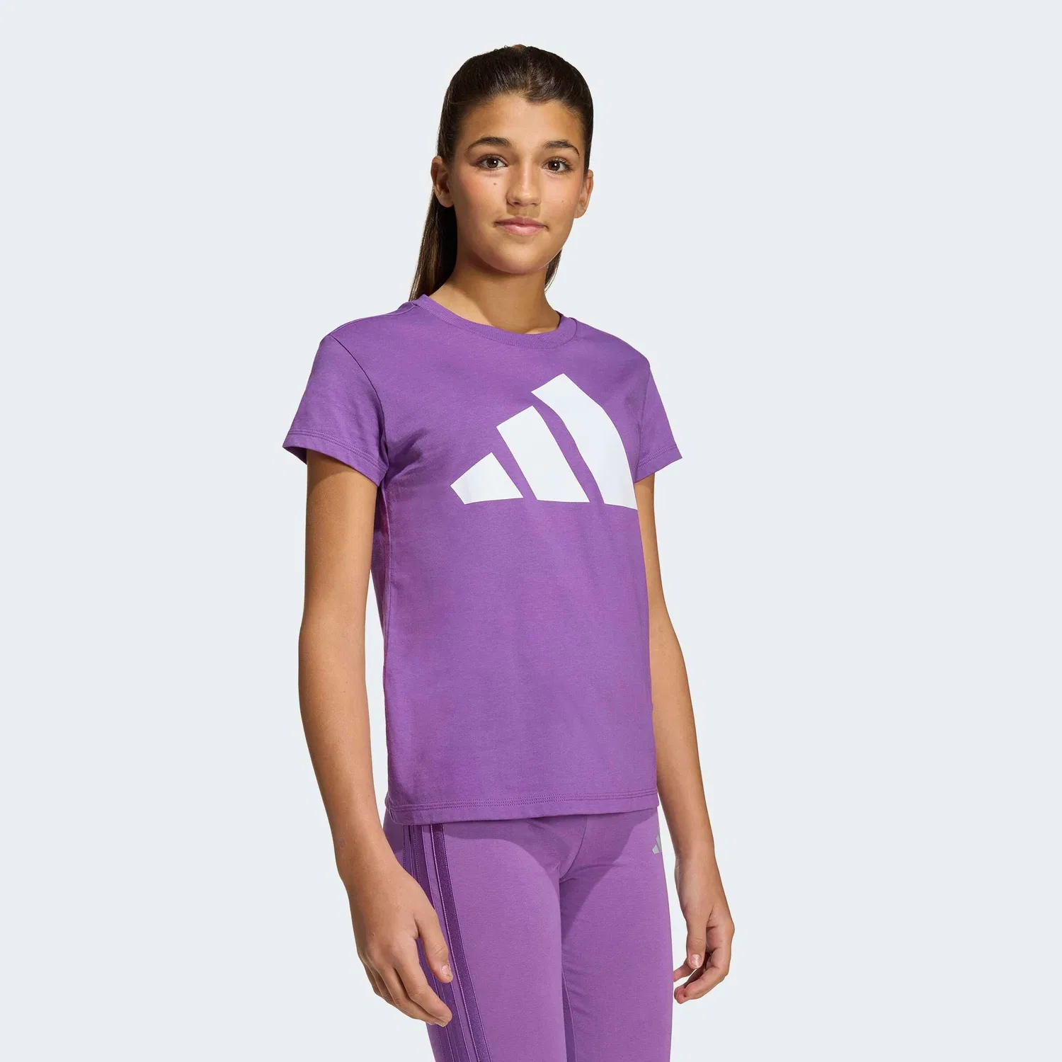 Спортивная футболка Adidas Sportswear Performance Shirt BL 160 фиолетового цвета — фото 3