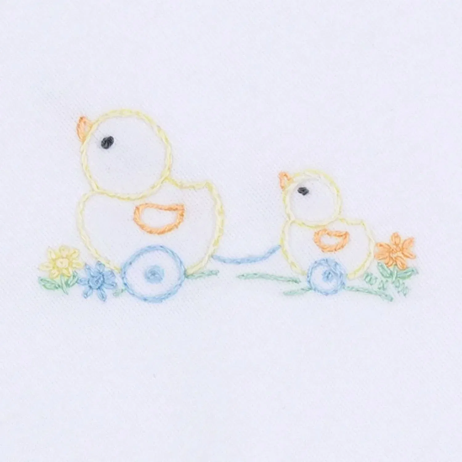 Детский комбинезон-слип с вышивкой утенок и молнией Vintage Duckie Pull Toy Magnolia Baby, White — фото 2