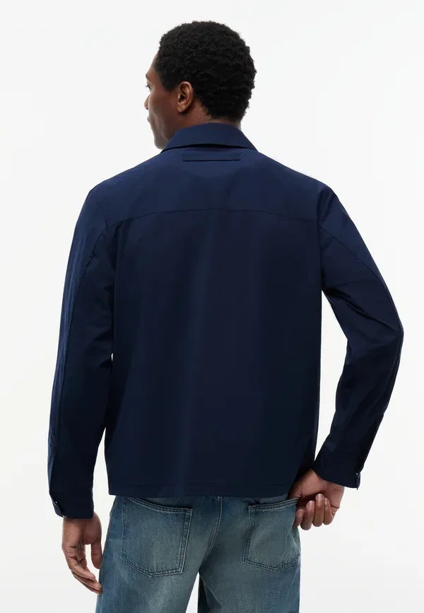 Куртка нейлоновая Sporty tech shirt jacket performance - summer jacket Tommy Hilfiger, Carbon темно-синий — фото 3