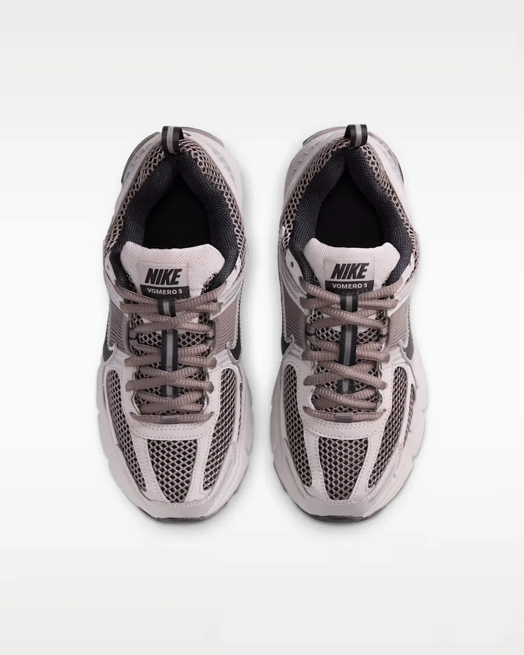 Детские кроссовки с отражающими элементами Nike Vomero 5, College Grey/Cave Stone/Metallic Silver/Black — фото 4