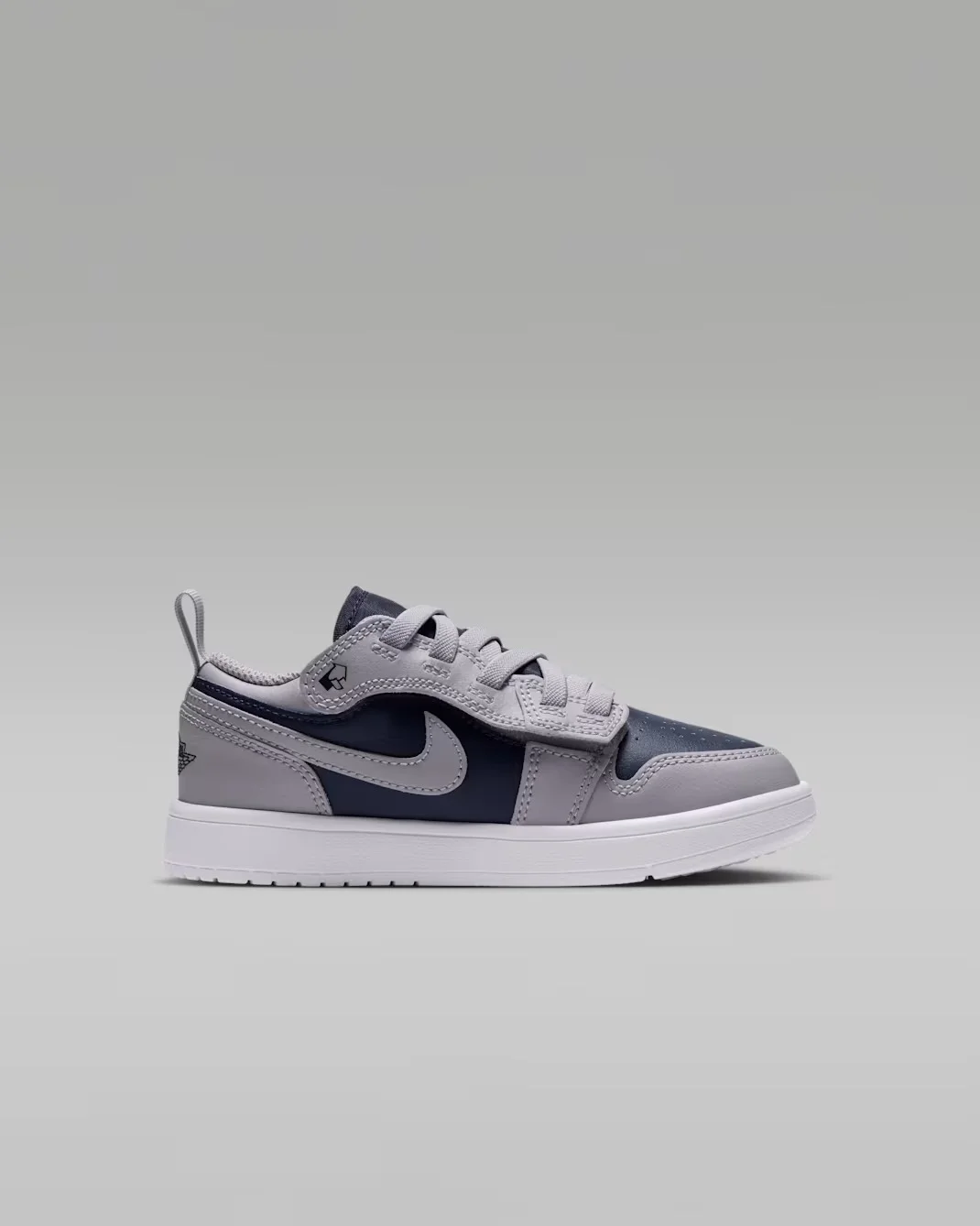 Кроссовки детские Nike Jordan 1 Low Alt, серый/темно-синий — фото 2