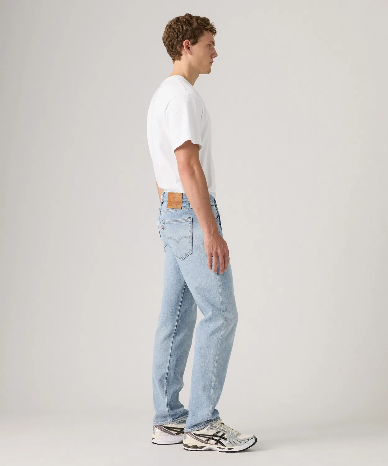 Мужские джинсы прямого кроя расслабленной посадки Levi's 501 Relaxed, Light Indigo Blue — фото 3