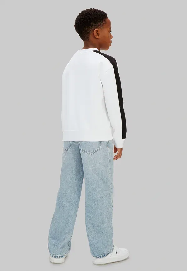 Свободная толстовка унисекс Calvin Klein Jeans, белый — фото 3
