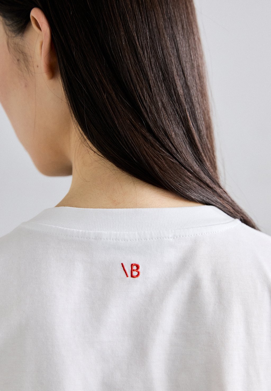 

Базовая футболка GATHER DETAIL TEE Victoria Beckham, белый