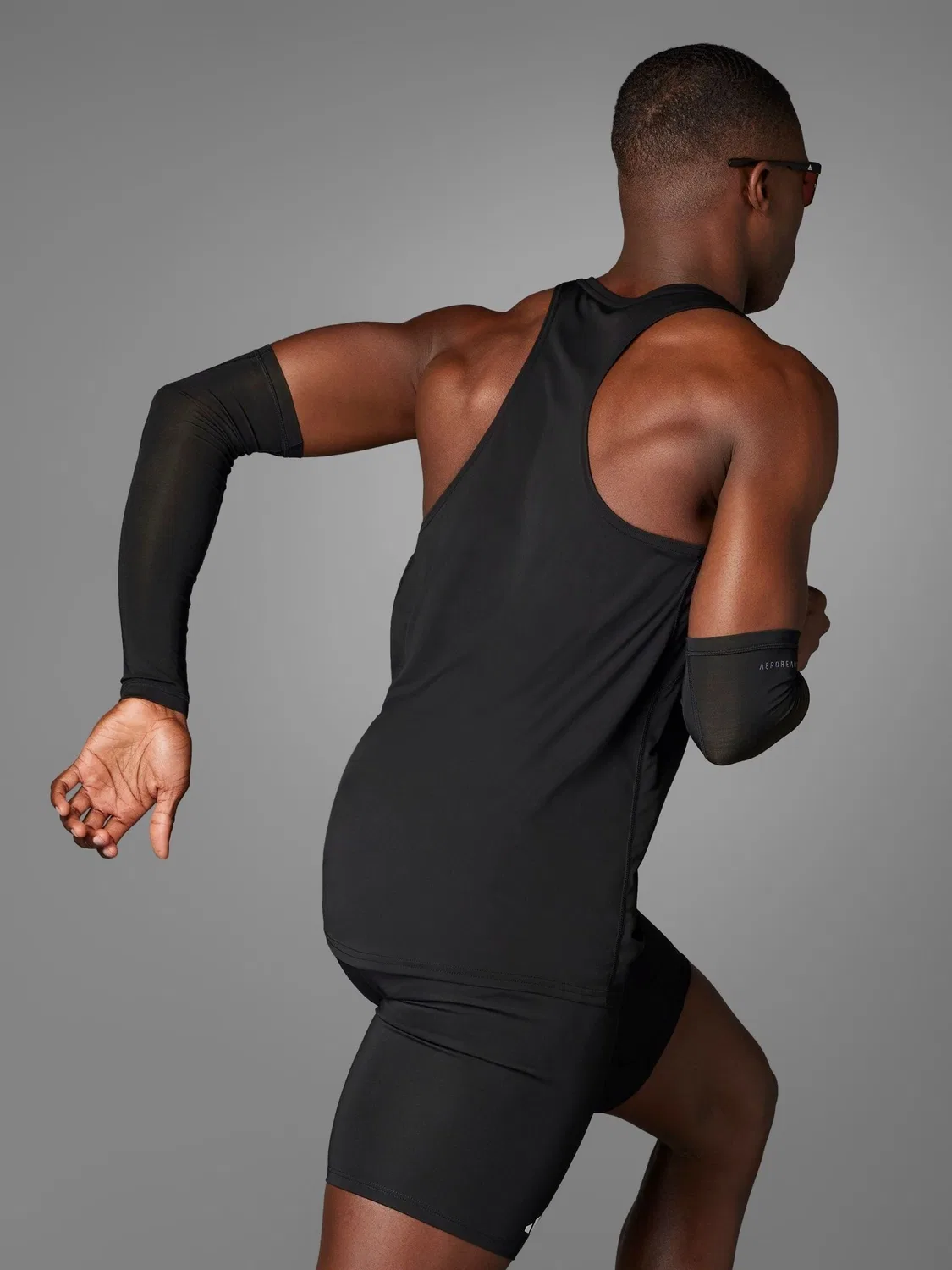 Жилет беговой Adizero Essentials Running Singlet adidas, черный — фото 4