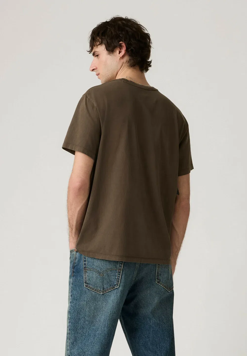 Свободная футболка с карманом - базовая футболка Levi'S, Garment Dye Deep Dep - Browns - — фото 3