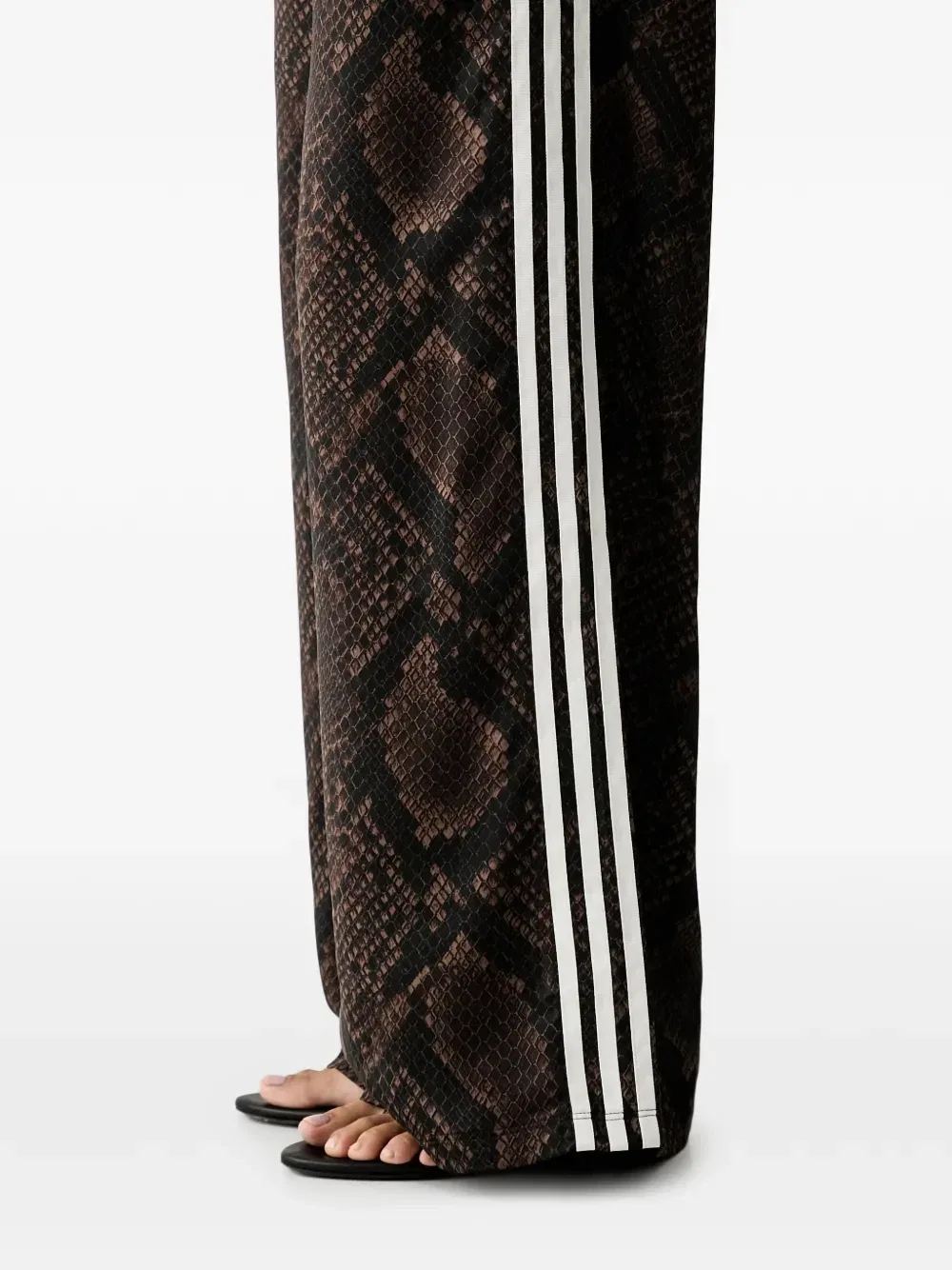 Широкие атласные брюки с змеиным принтом Adidas, коричневый — фото 4