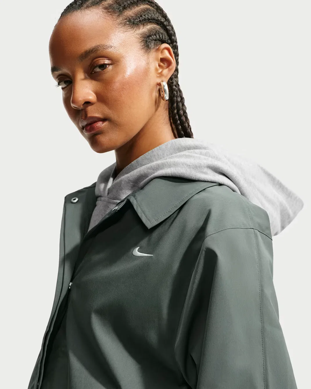 Женская свободная куртка-бомбер Nike Sportswear, Camo Green/Sail — фото 3