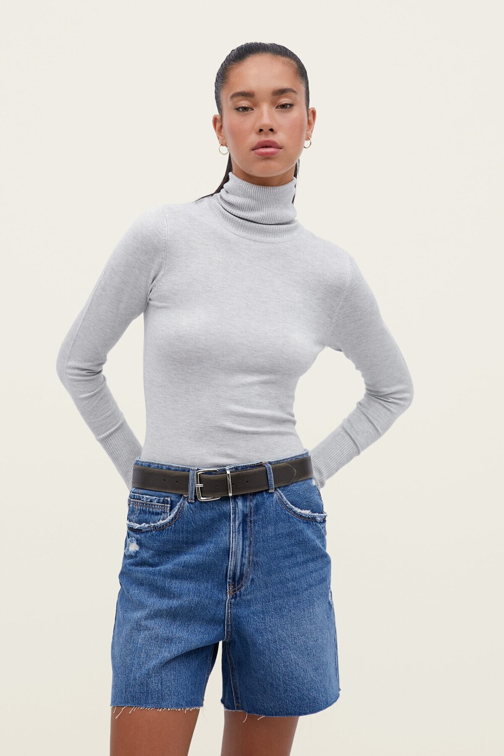 

Свитер из трикотажа с высоким воротником Stradivarius, серый