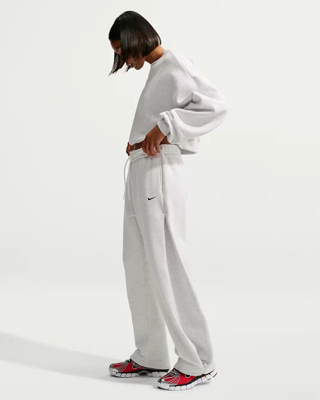 Женские свободные плиссированные брюки на кнопках Nike Studio Fleece Medium Weight, Birch Heather/Black — фото 4