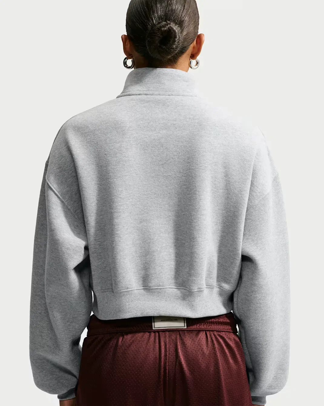 Женский укороченный топ свободного кроя с молнией на четверть длины Nike Studio Fleece Medium Weight, Dark Grey Heather/Sail — фото 2