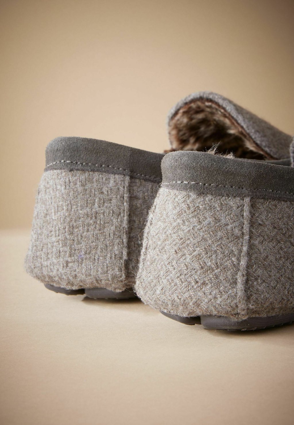 

Тапочки REGULAR FIT TEXTURED Next, серо-коричневый