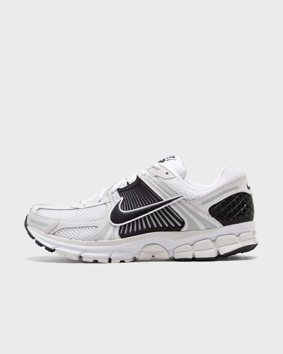 

Кроссовки Nike Zoom Vomero 5, цвет white/black-platinum tint-mtlc plat