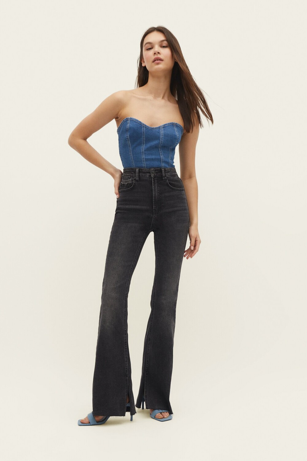

Джинсы расклешенного кроя Slim Fit Stradivarius, черный