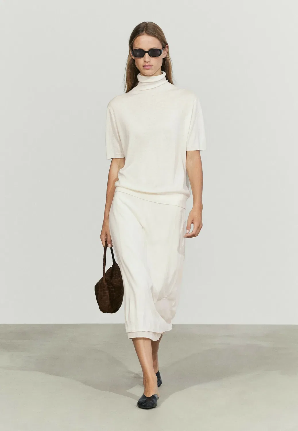 Простая футболка Massimo Dutti, Sand — фото 2